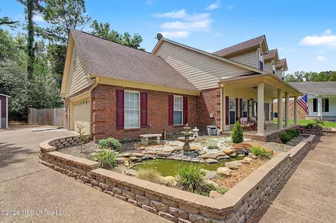 Exterior - 4019 Victoria Dr, Nesbit, MS 38651 photo 3 of 7