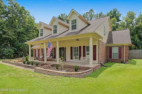 Exterior - 4019 Victoria Dr, Nesbit, MS 38651 photo 4 of 7