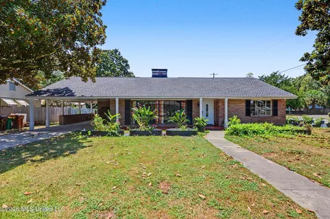 1095 Columbus St, Biloxi, MS 39530