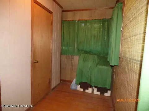 Entry Way - 9 Ray St, Natchez, MS 39120 photo 1 of 2