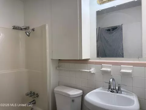 Bath - 3534 Wheatley St, Jackson, MS 39212 photo 1 of 2