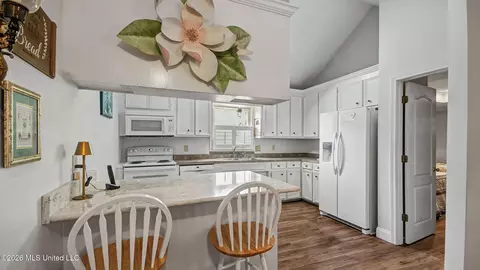 Kitchen - 212 Overton Ct, Madison, MS 39110 photo 2 of 3