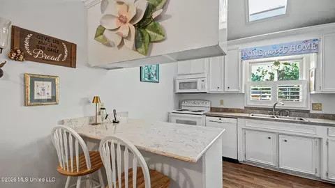 Kitchen - 212 Overton Ct, Madison, MS 39110 photo 1 of 3