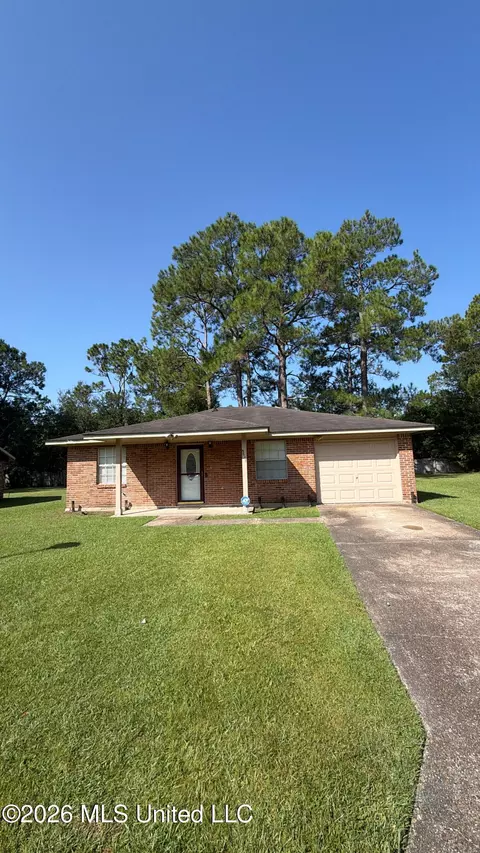 5613 Newcastle Dr, Gautier, MS 39553