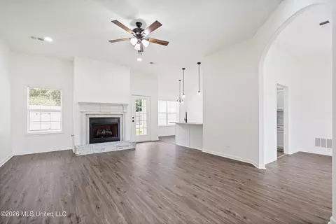 Living - 1090 Fawn Dr, Hernando, MS 38632 photo 1 of 3