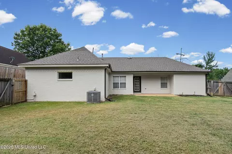 Exterior - 1090 Fawn Dr, Hernando, MS 38632 photo 3 of 4