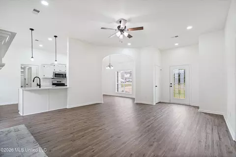 Living - 1090 Fawn Dr, Hernando, MS 38632 photo 3 of 3