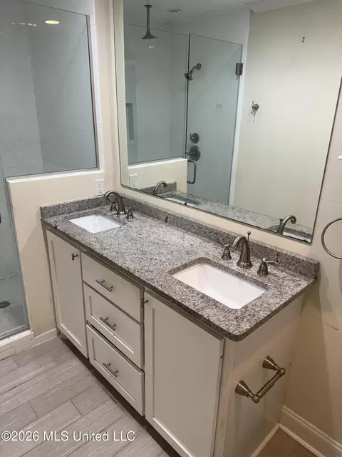 Bath - 4318 Dunn St, Jackson, MS 39211 photo 1 of 4