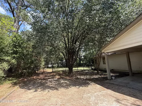Exterior - 4318 Dunn St, Jackson, MS 39211 photo 6 of 8