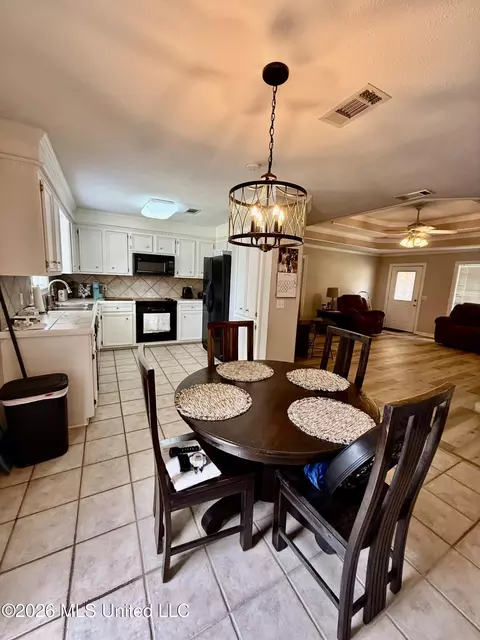 Kitchen - 895 Windward Dr, Richland, MS 39218 photo 1 of 1