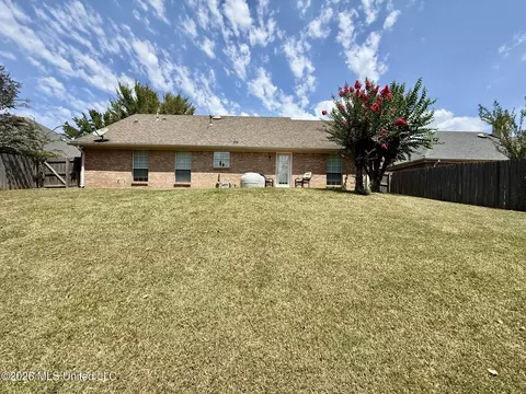 Exterior - 895 Windward Dr, Richland, MS 39218 photo 3 of 4