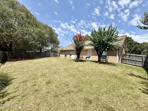 Exterior - 895 Windward Dr, Richland, MS 39218 photo 2 of 4