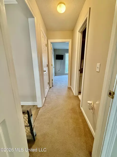 Entry Way - 895 Windward Dr, Richland, MS 39218 photo 2 of 2