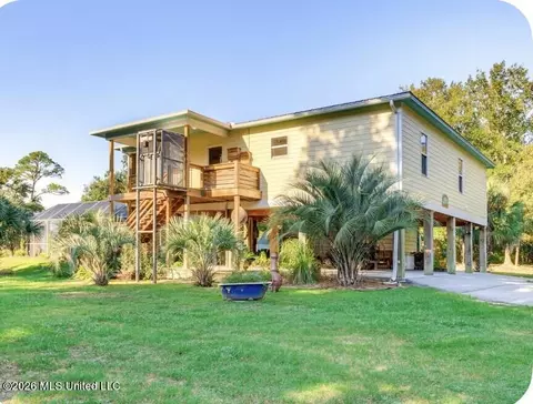 2001 Vaughandale Dr, Gautier, MS 39553