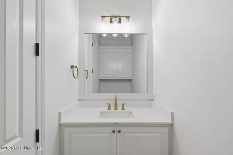 Bath - 120 Hampton Chase, Madison, MS 39110 photo 1 of 9