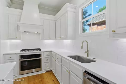 Kitchen - 120 Hampton Chase, Madison, MS 39110 photo 2 of 2