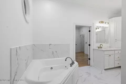 Bath - 120 Hampton Chase, Madison, MS 39110 photo 5 of 9
