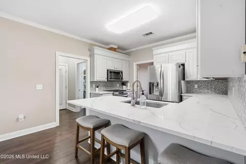 Kitchen - 308 Windy Ridge Dr, Brandon, MS 39042 photo 2 of 4