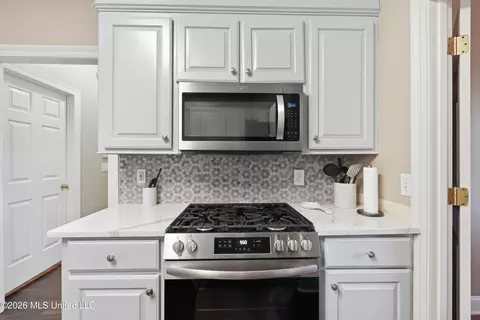 Kitchen - 308 Windy Ridge Dr, Brandon, MS 39042 photo 4 of 4