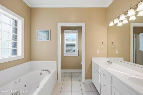Bath - 308 Windy Ridge Dr, Brandon, MS 39042 photo 1 of 2