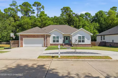 2265 Club Moss Cir, Biloxi, MS 39532