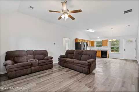 Living - 109 Flower Cir, Coldwater, MS 38618 photo 1 of 2