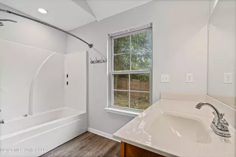 Bath - 109 Flower Cir, Coldwater, MS 38618 photo 1 of 2