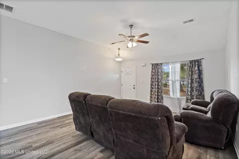 Living - 109 Flower Cir, Coldwater, MS 38618 photo 2 of 2