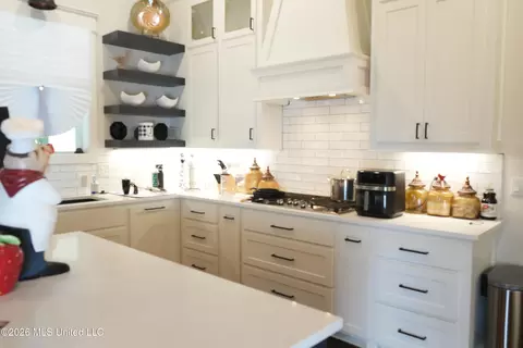 Kitchen - 162 Coventry Ln, Canton, MS 39046 photo 2 of 3
