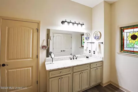 Bath - 4384 Susan Ln, Hernando, MS 38632 photo 1 of 2