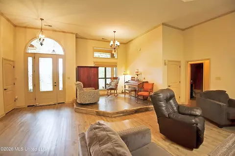 Living - 4384 Susan Ln, Hernando, MS 38632 photo 2 of 2
