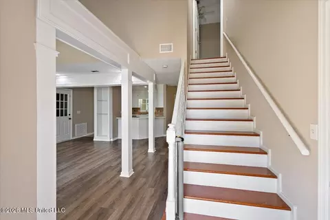 Entry Way - 123 Hanover Dr, Brandon, MS 39047 photo 5 of 6