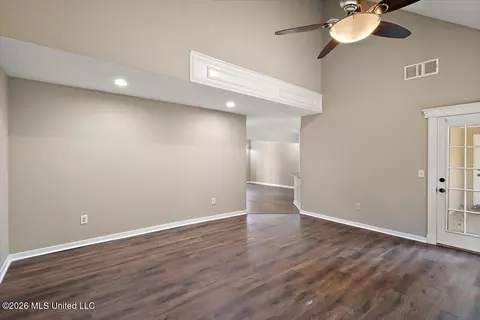 Living - 123 Hanover Dr, Brandon, MS 39047 photo 2 of 4