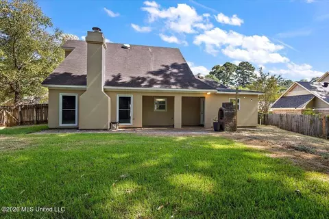 Exterior - 123 Hanover Dr, Brandon, MS 39047 photo 3 of 9