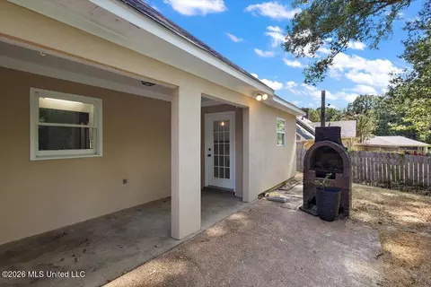 Exterior - 123 Hanover Dr, Brandon, MS 39047 photo 6 of 9