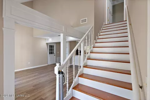 Entry Way - 123 Hanover Dr, Brandon, MS 39047 photo 2 of 6