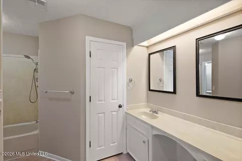 Bath - 123 Hanover Dr, Brandon, MS 39047 photo 3 of 3