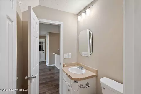 Entry Way - 123 Hanover Dr, Brandon, MS 39047 photo 3 of 6