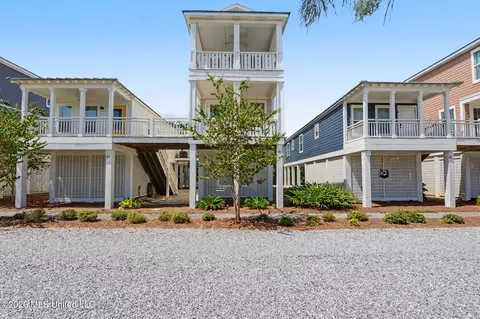 Exterior - 215 E 2nd St #30, Pass Christian, MS 39571 photo 3 of 11