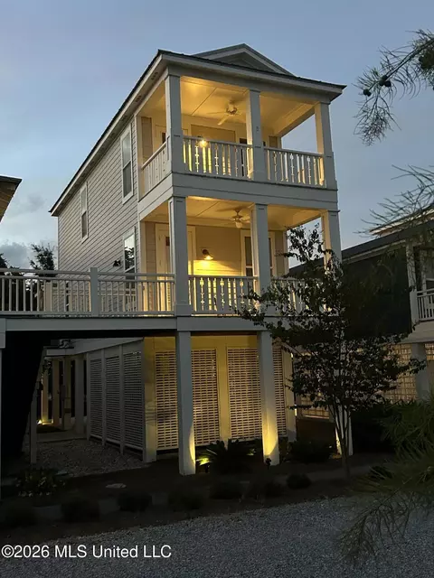 Exterior - 215 E 2nd St #30, Pass Christian, MS 39571 photo 11 of 11