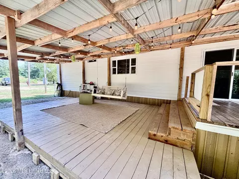 Exterior - 1014 Diane Cir, Summit, MS 39666 photo 4 of 6
