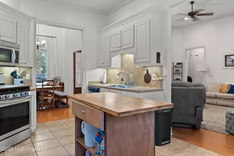 Kitchen - 216 Calhoun Dr #N/A, Madison, MS 39110 photo 2 of 5