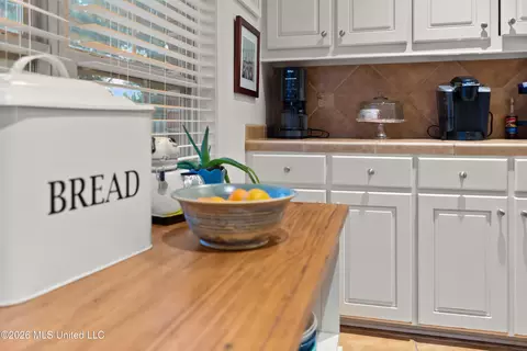 Kitchen - 216 Calhoun Dr #N/A, Madison, MS 39110 photo 4 of 5