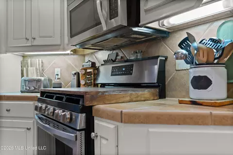 Kitchen - 216 Calhoun Dr #N/A, Madison, MS 39110 photo 5 of 5
