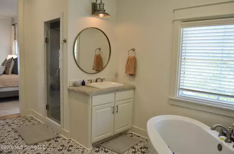 Bath - 115 Republic St, Madison, MS 39110 photo 3 of 5