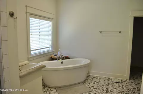 Bath - 115 Republic St, Madison, MS 39110 photo 2 of 5