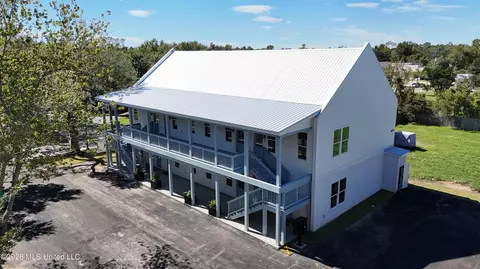 507 Main St #1, Bay Saint Louis, MS 39520