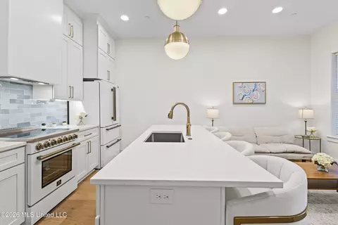 507 Main St #7, Bay Saint Louis, MS 39520