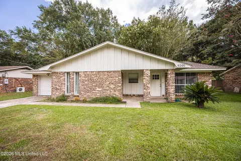 9205 Warbler Ave, Ocean Springs, MS 39564