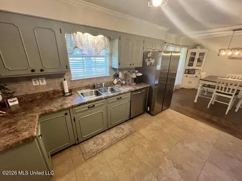 Kitchen - 14305 Timber Ridge Dr, Moss Point, MS 39562 photo 2 of 7